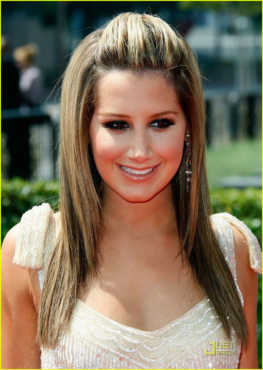 ashley-tisdale-creative-arts-emmy-awards-04.jpg